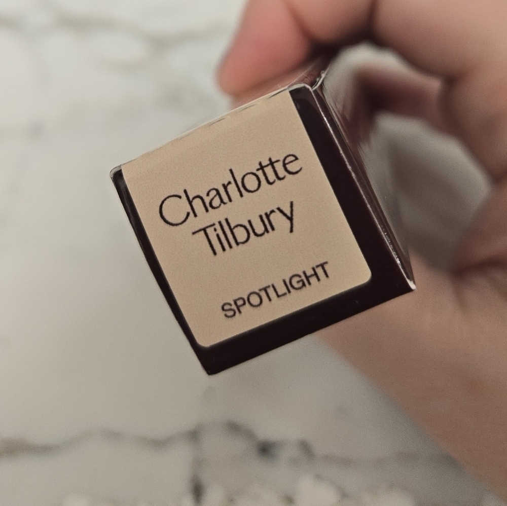 Charlotte Tilbury SPOTLIGHT Beauty Light Wand Easy Highlighter - Picture 4 of 7
